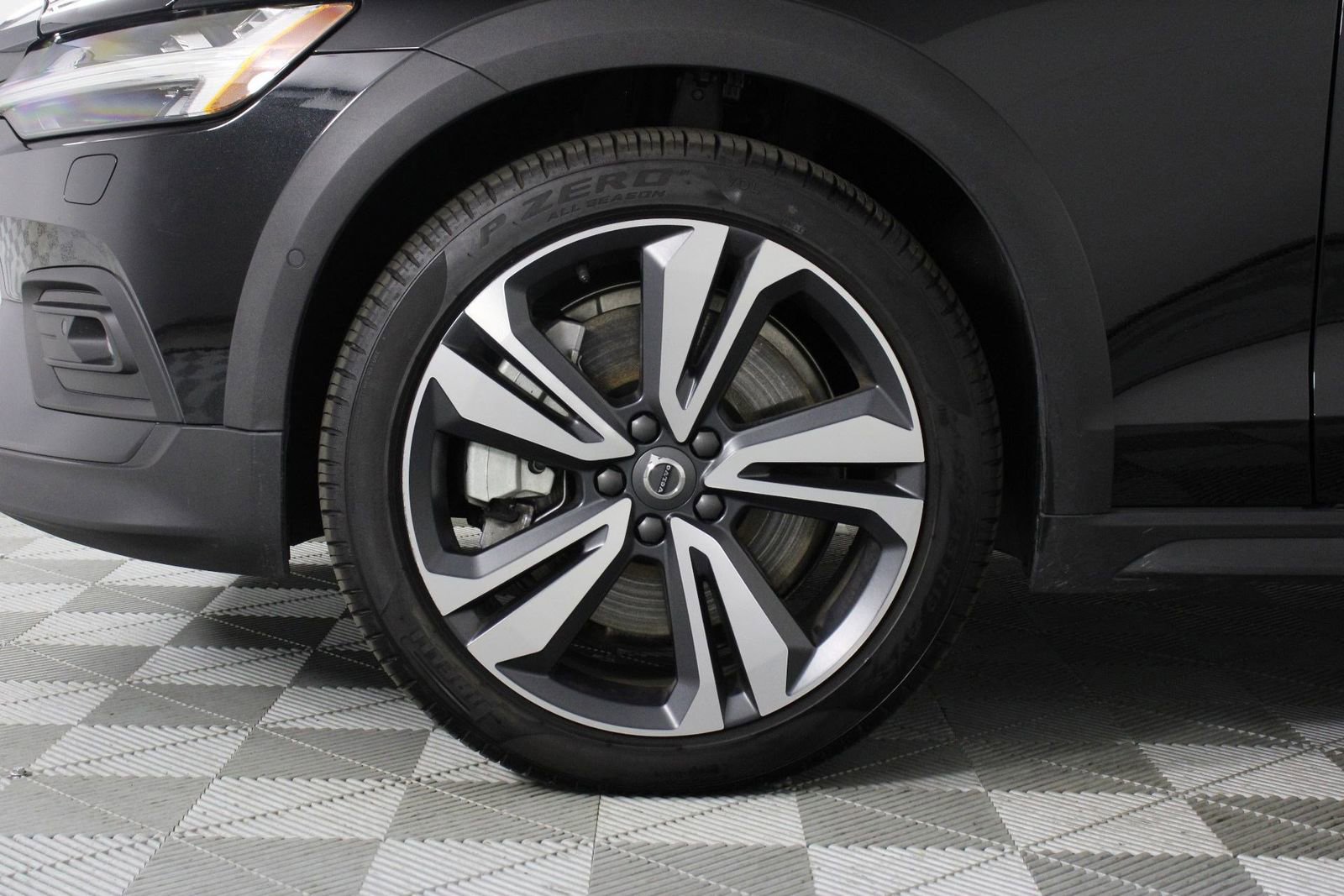 Certified 2025 Volvo V60 B5 Cross Country Plus image 28