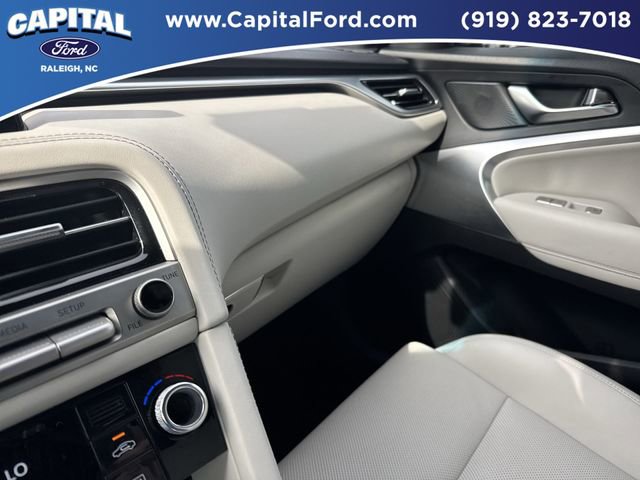 Used 2025 Genesis G70 2.5T image 24