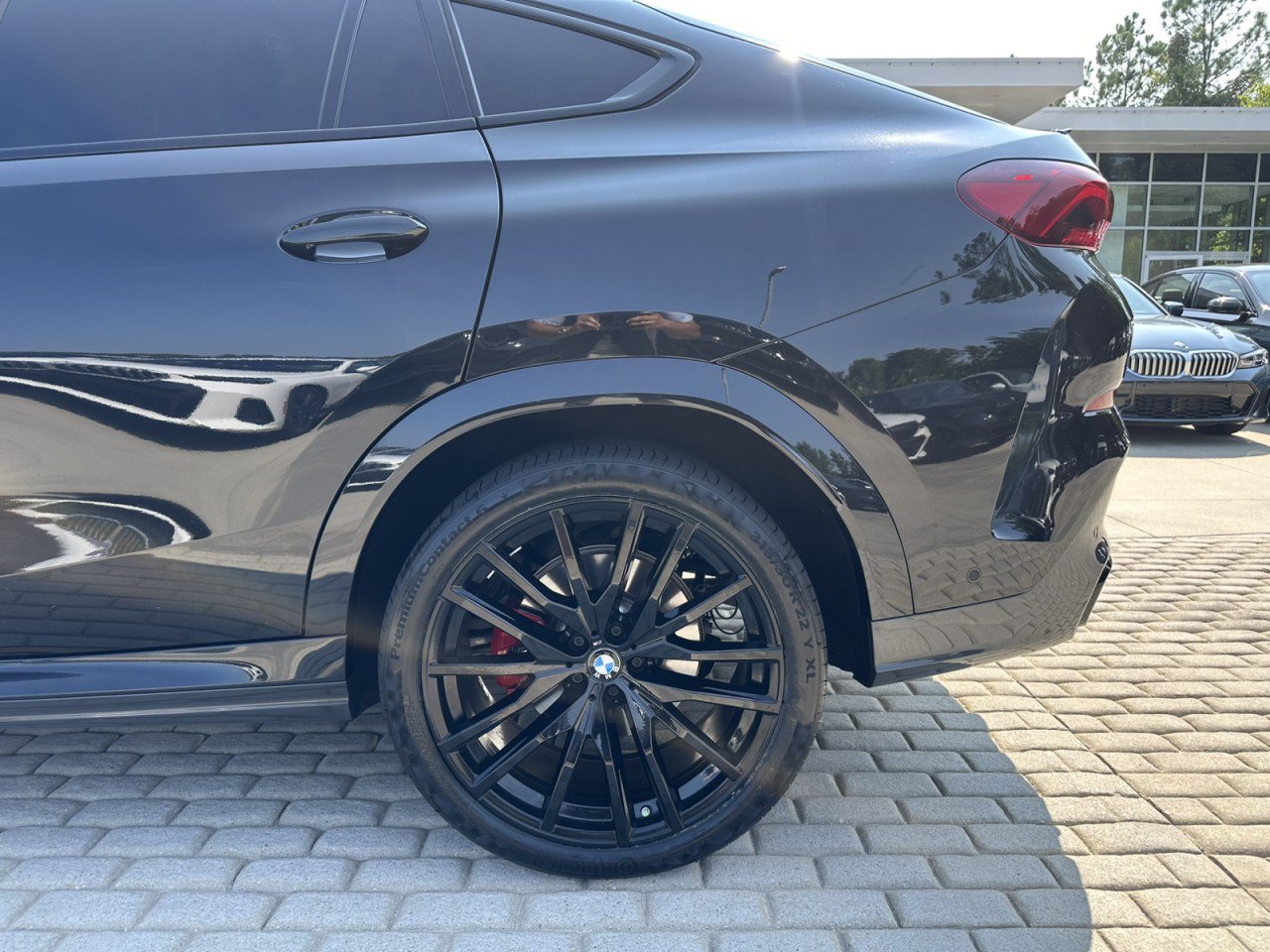 Used 2024 BMW X6 xDrive40i w/ M Sport Professional Package AWD/4WD image 5