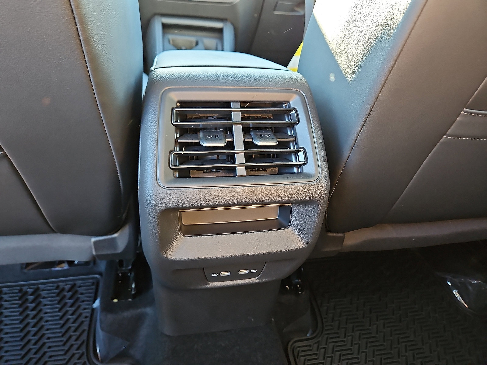 New 2026 Volkswagen Tiguan SE R-Line image 10