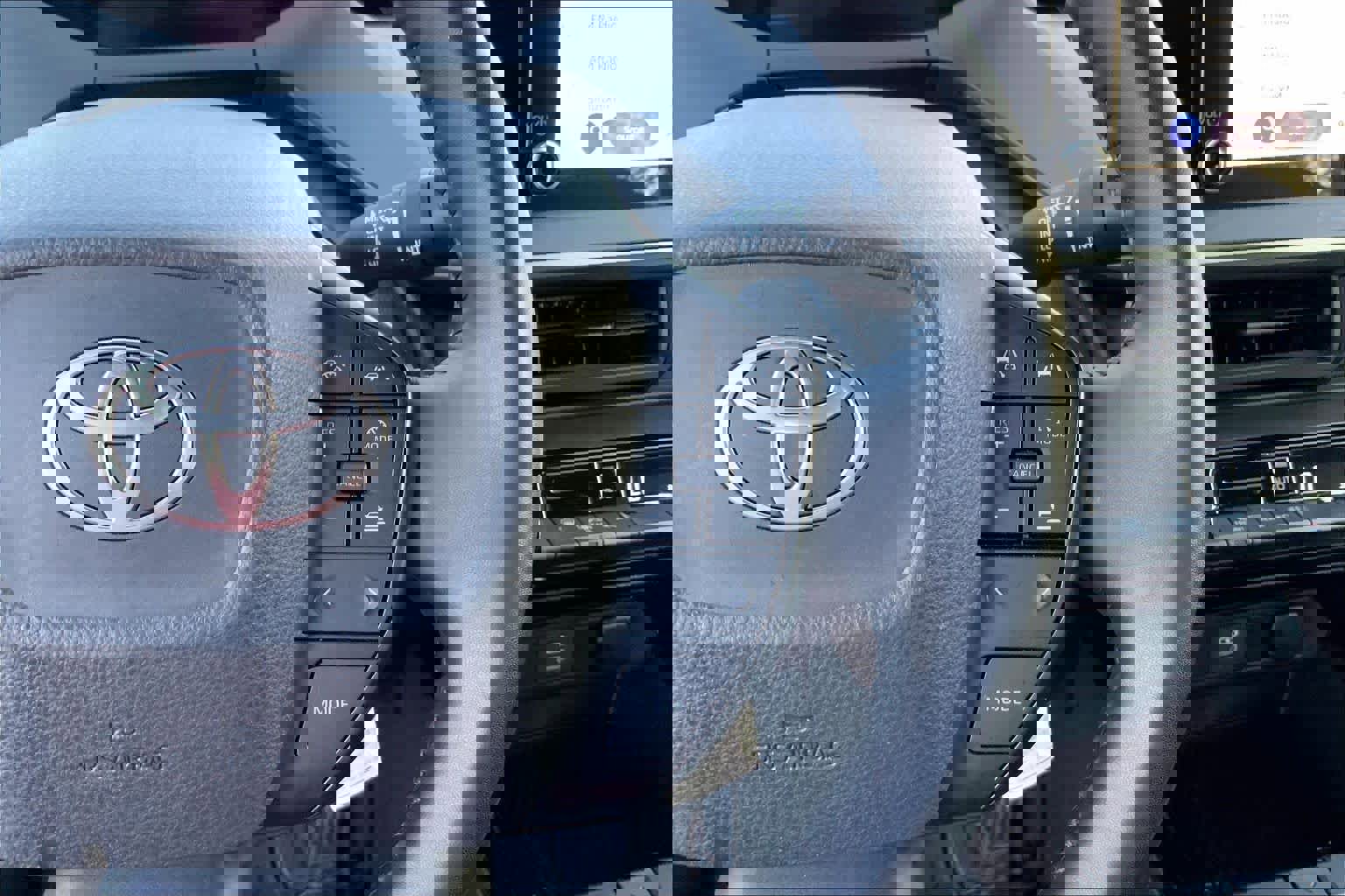 Used 2025 Toyota Prius LE FWD image 24