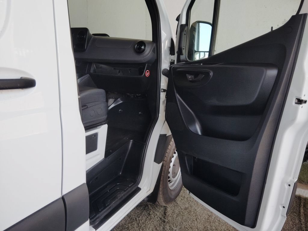Used 2025 Mercedes-Benz Sprinter 2500 image 9