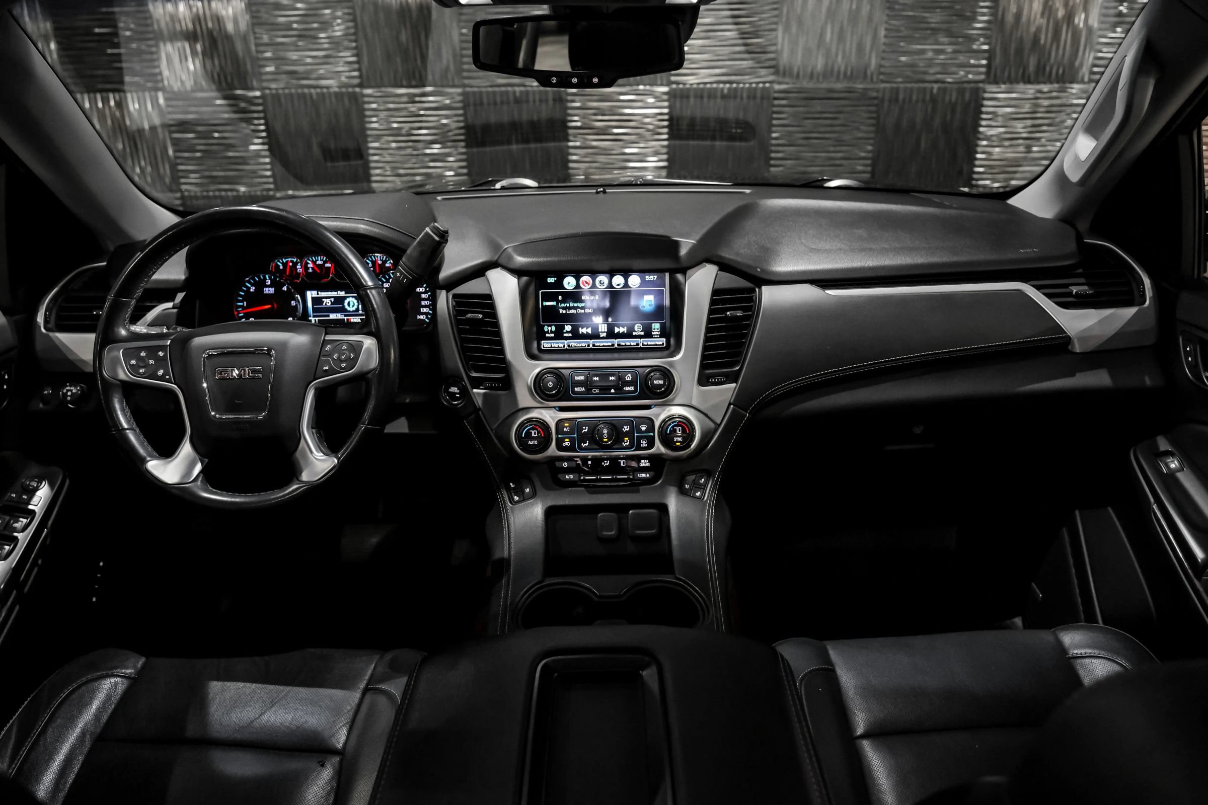 Used 2020 GMC Yukon SLT w/ Open Road Package AWD/4WD image 16