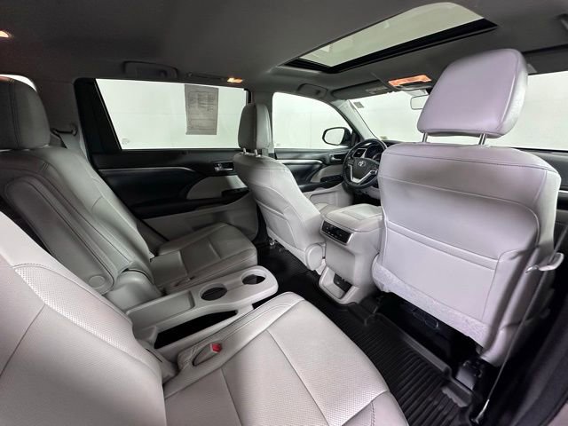 Used 2018 Toyota Highlander Limited AWD/4WD image 13