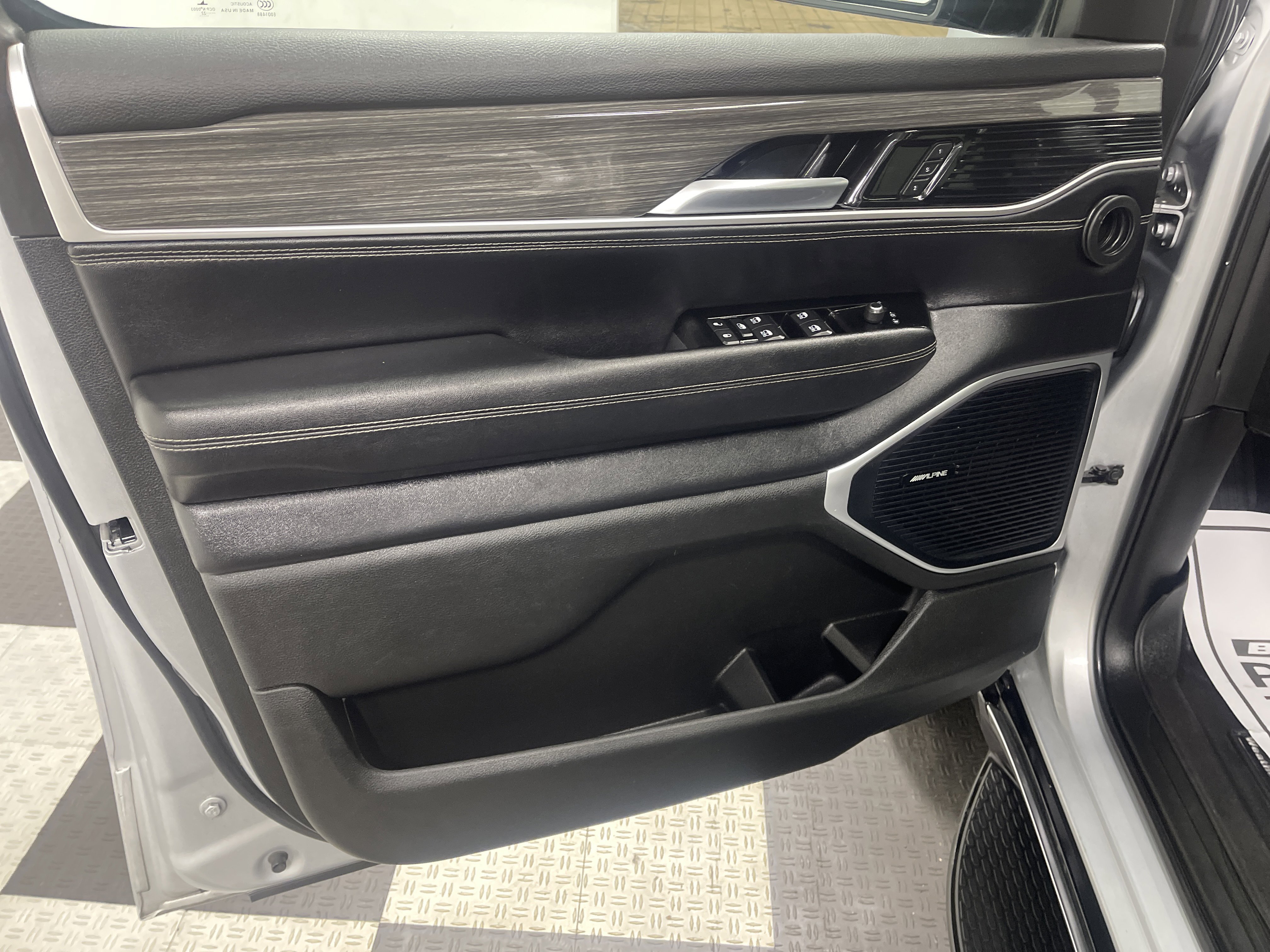 Used 2022 Jeep Wagoneer Series II w/ Premium Group I image 9