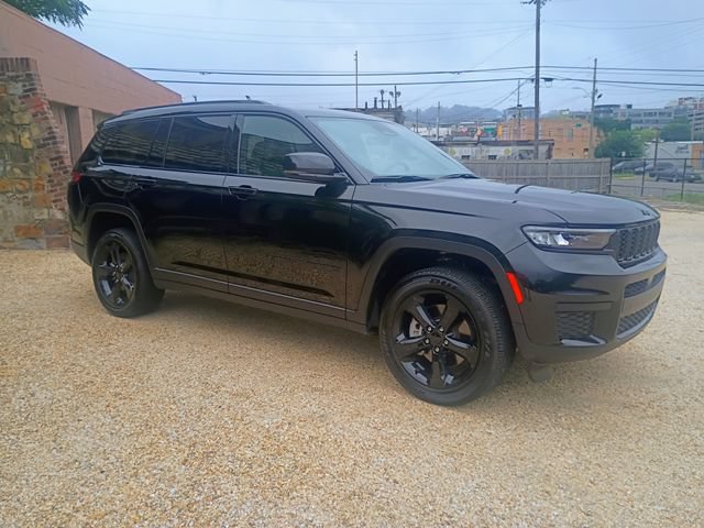 Used 2025 Jeep Grand Cherokee L Altitude RWD image 15