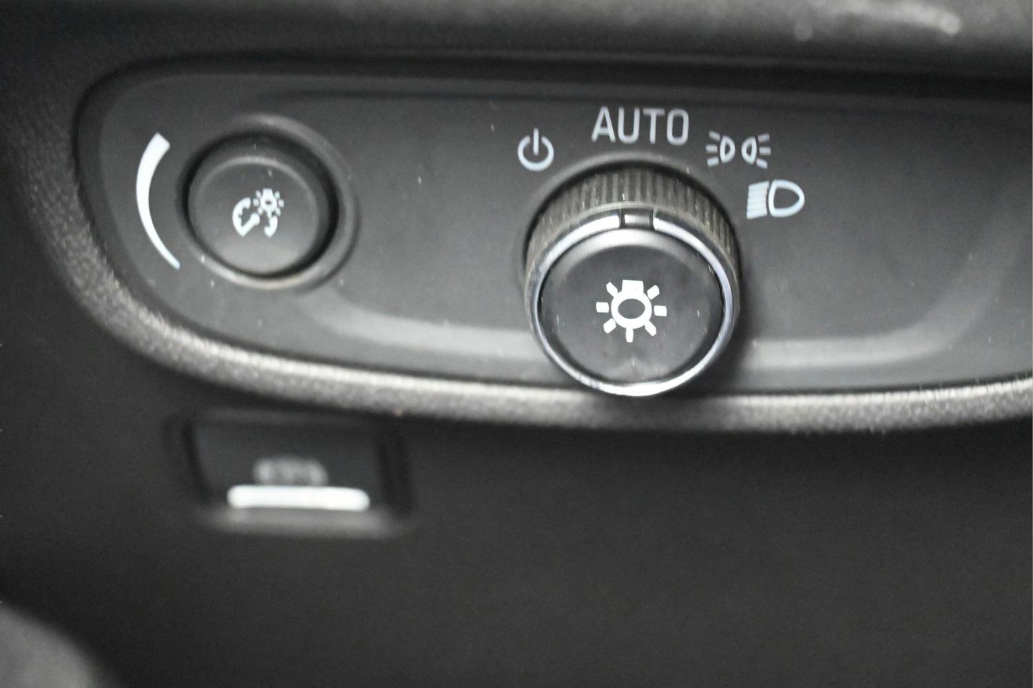 Used 2020 GMC Terrain SLE w/ Driver Convenience Package image 13