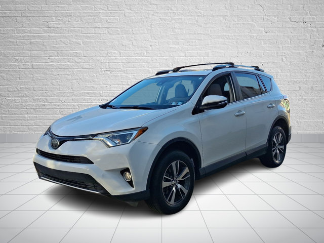 Used 2018 Toyota RAV4 XLE AWD/4WD image 3