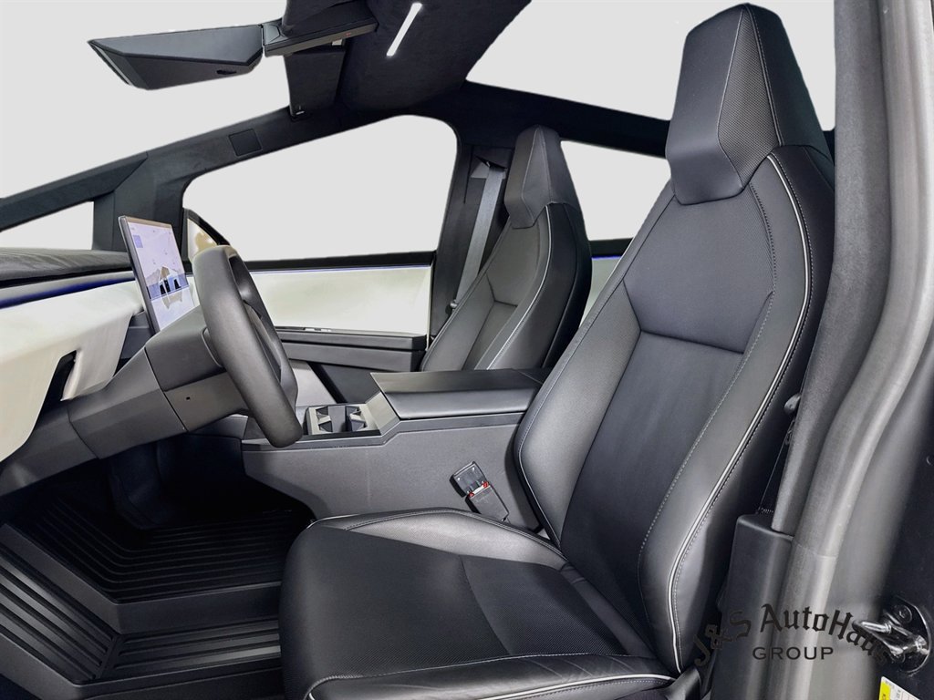Used 2024 Tesla Cybertruck Cyberbeast AWD/4WD image 11