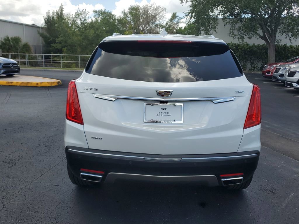 Used 2017 Cadillac XT5 Platinum w/ Driver Assist Package image 4