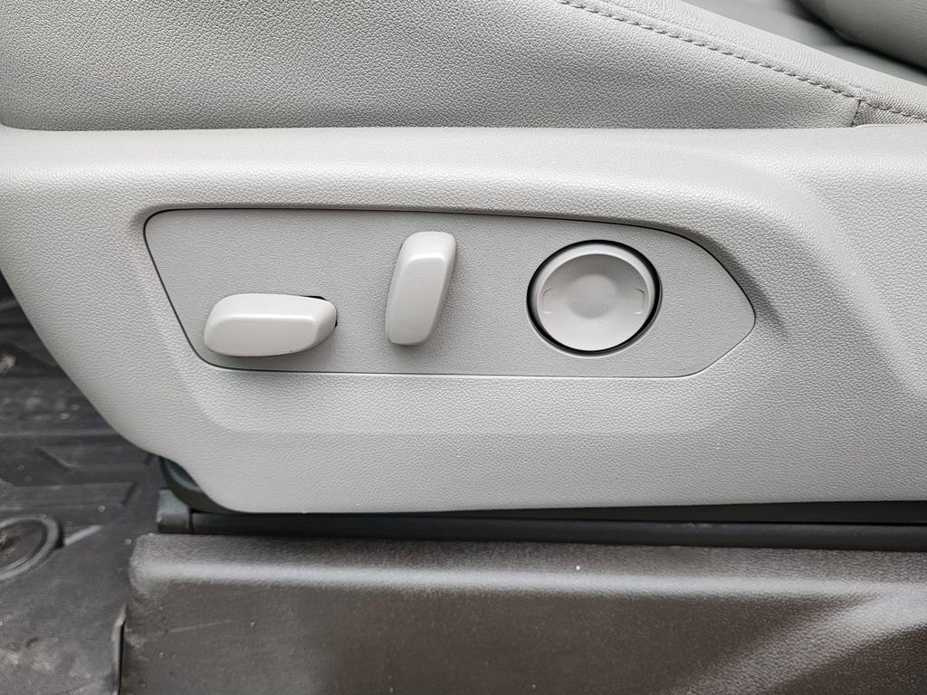 New 2026 GMC Sierra 1500 SLT w/ SLT Premium Package image 18