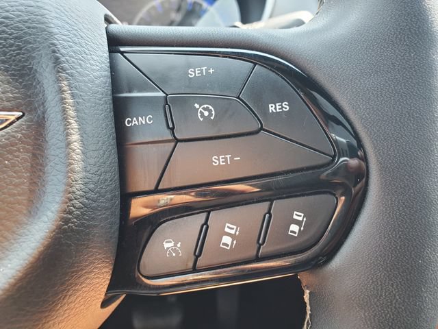 Used 2025 Chrysler Pacifica Limited FWD image 31