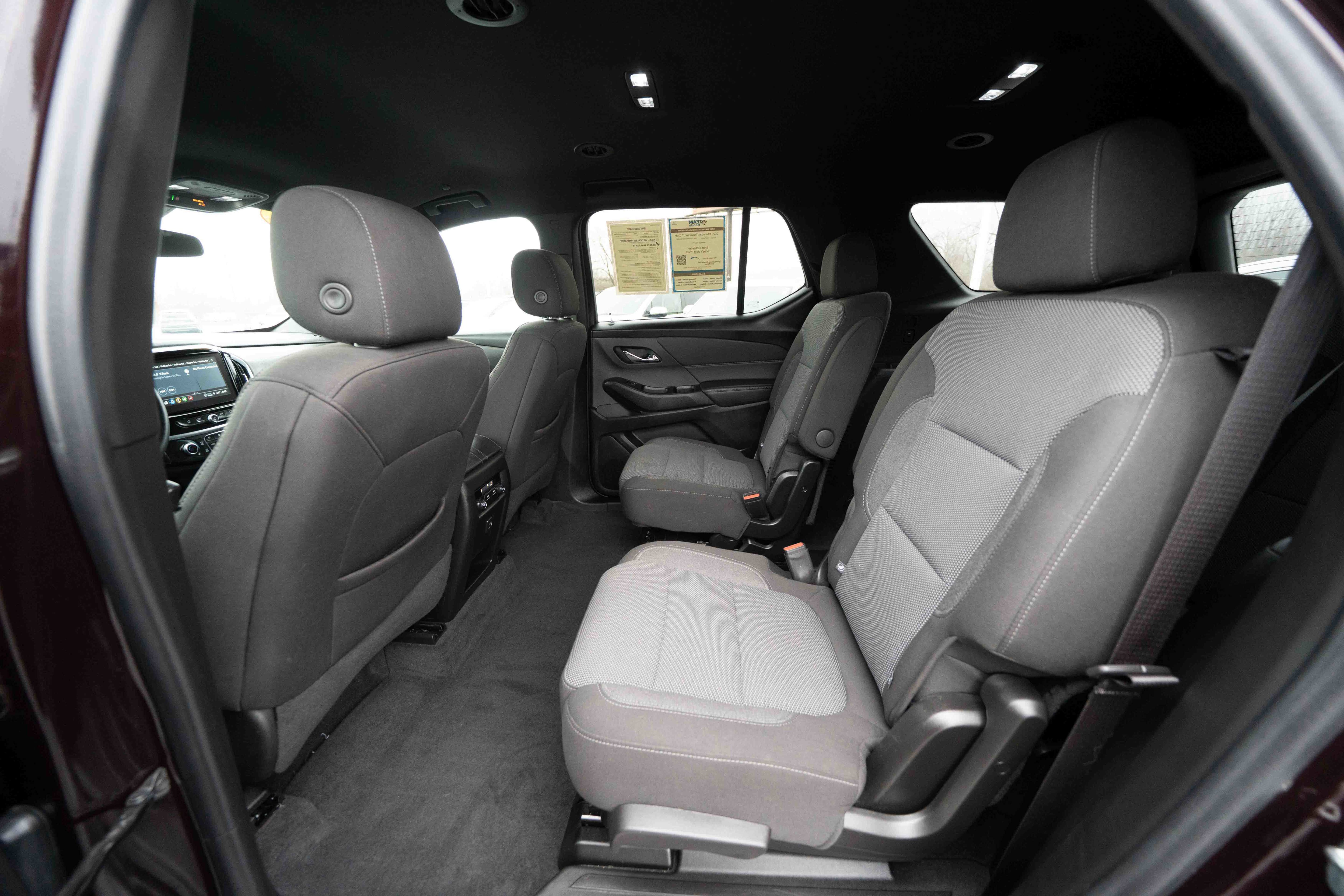 Used 2023 Chevrolet Traverse LT image 23