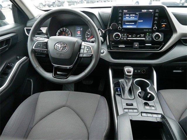 Used 2020 Toyota Highlander LE image 17