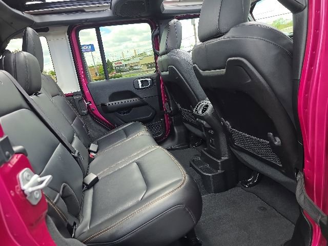 Used 2024 Jeep Wrangler Unlimited Sahara w/ Technology Group AWD/4WD image 55