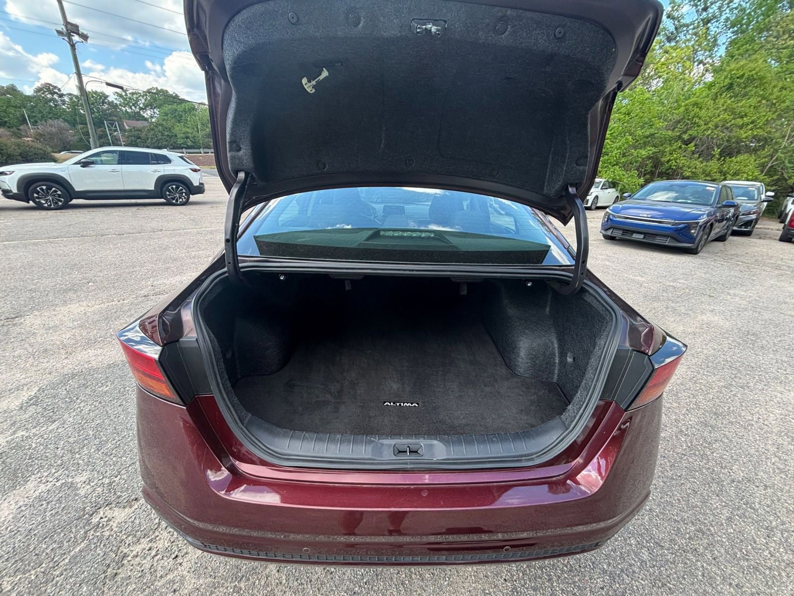 Used 2025 Nissan Altima 2.5 SV image 30