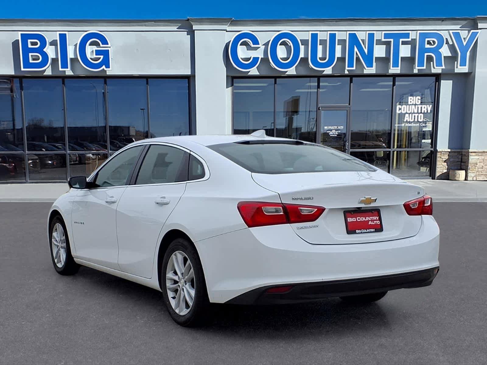 Used 2017 Chevrolet Malibu LT FWD image 4