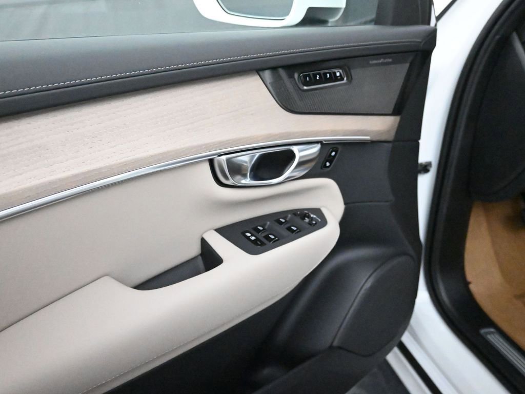 New 2026 Volvo XC90 B5 Plus w/ Protection Package image 5