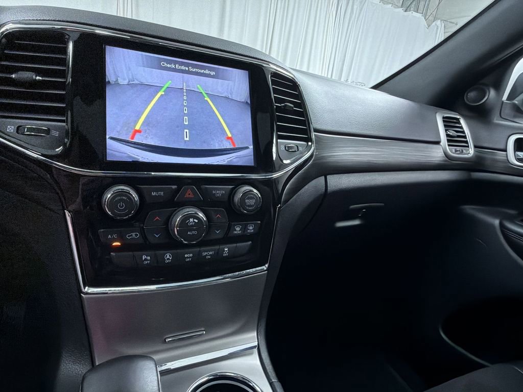Used 2022 Jeep Grand Cherokee Laredo X AWD/4WD image 9
