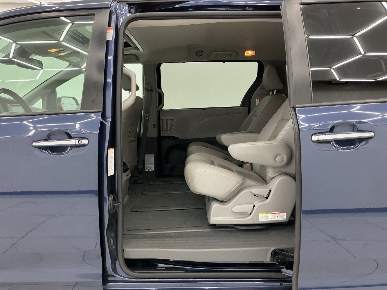 Used 2020 Toyota Sienna XLE AWD/4WD image 20