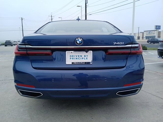Used 2022 BMW 740i w/ Premium Package image 8
