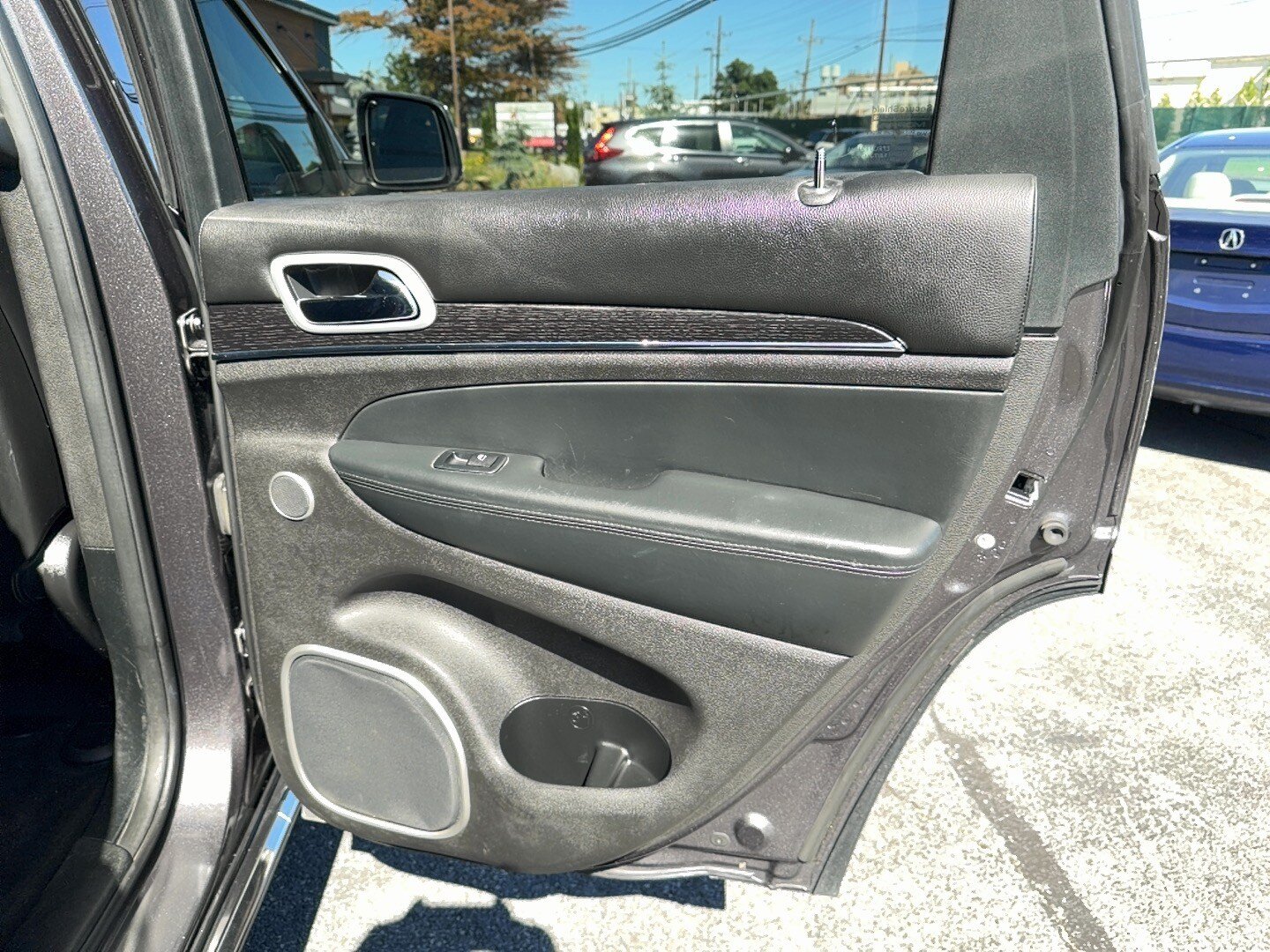 Used 2018 Jeep Grand Cherokee Summit AWD/4WD image 29