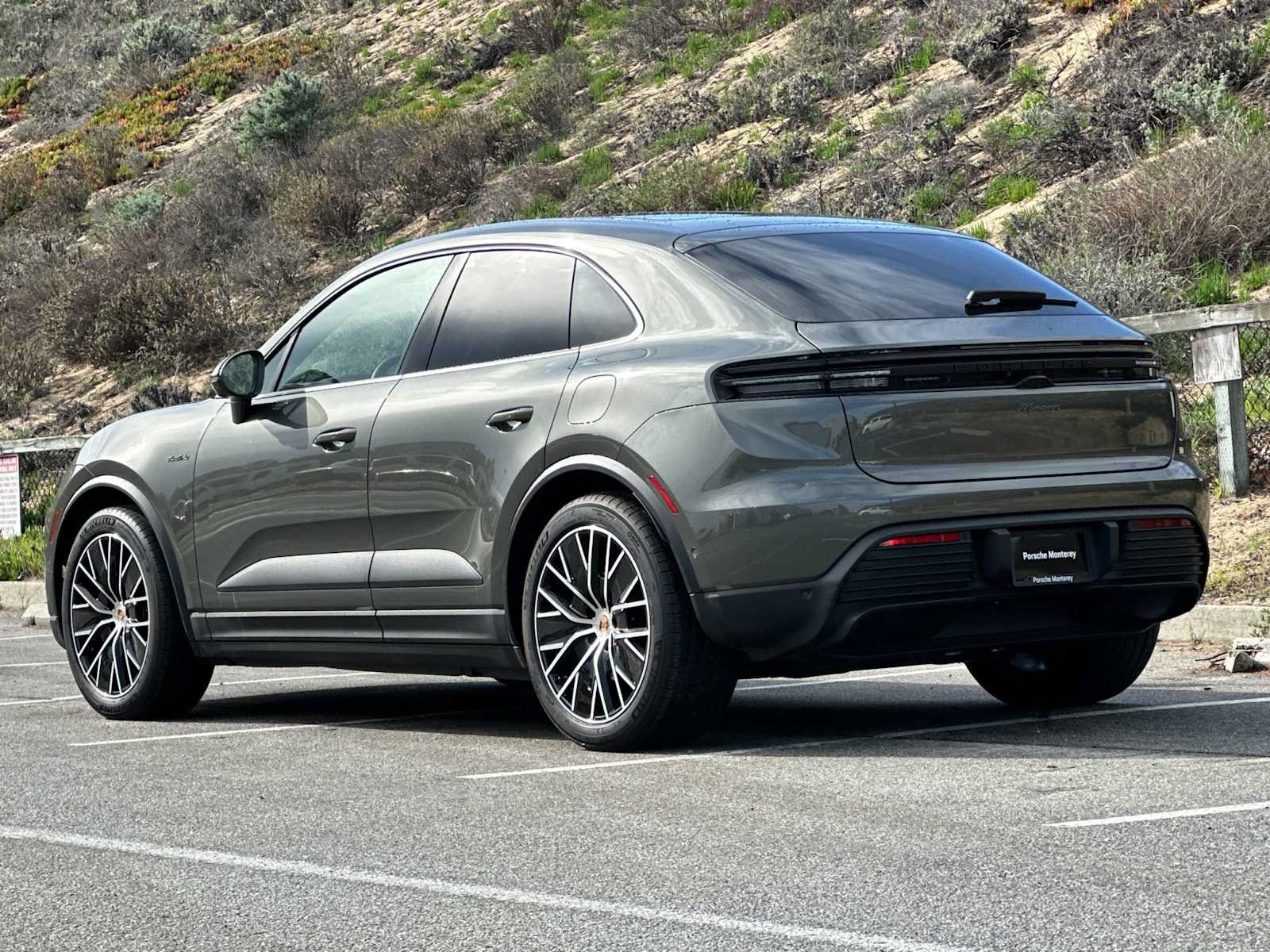 Certified 2025 Porsche Macan Electric RWD image 3