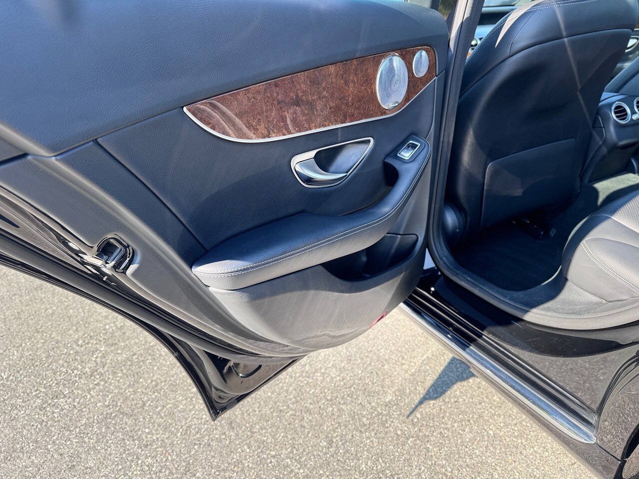 Used 2018 Mercedes-Benz C 300 4MATIC Sedan image 5