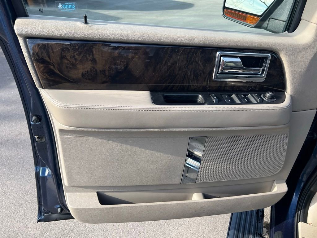 Used 2015 Lincoln Navigator 4WD image 14