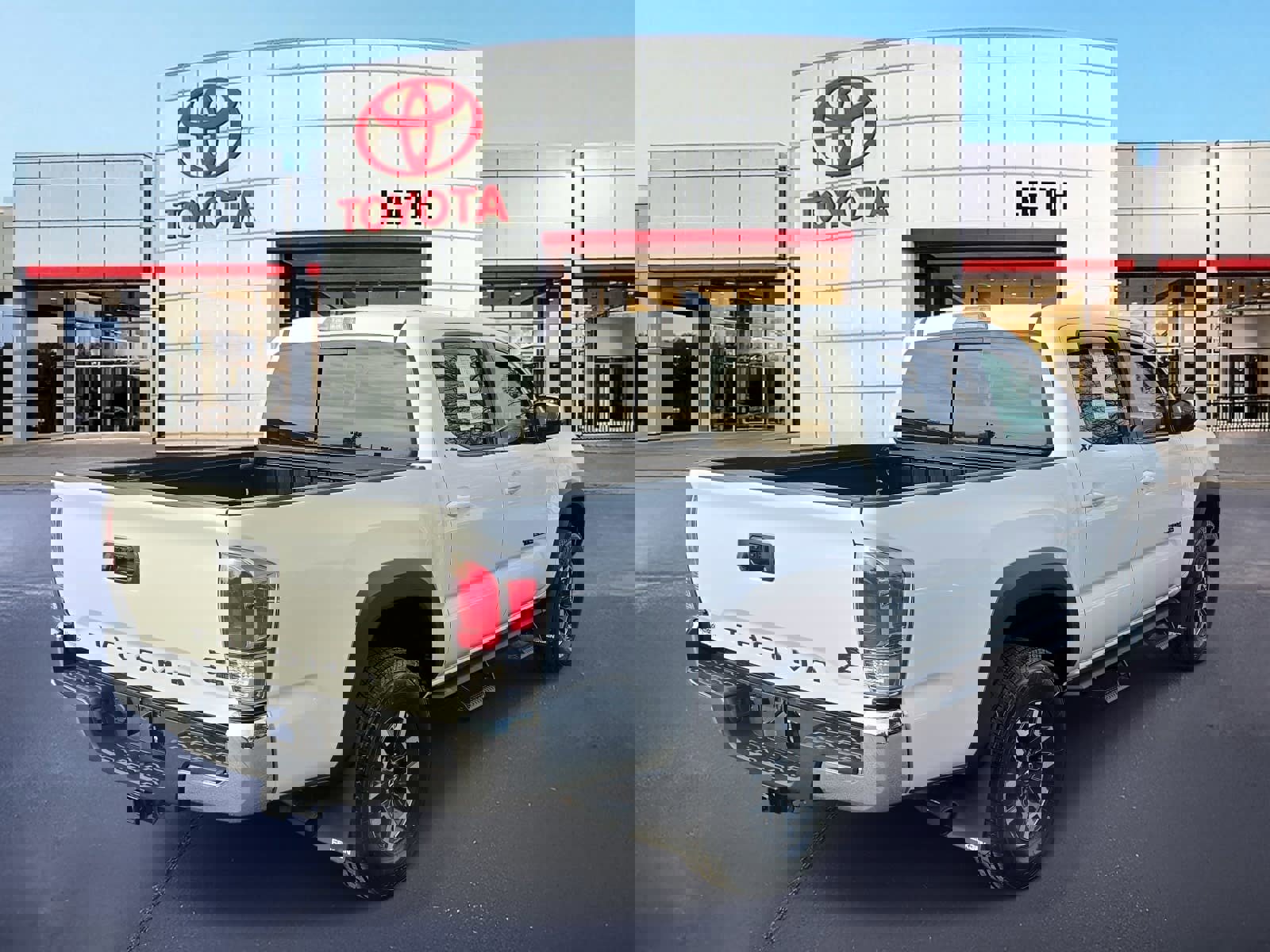 Certified 2023 Toyota Tacoma TRD Off-Road image 5