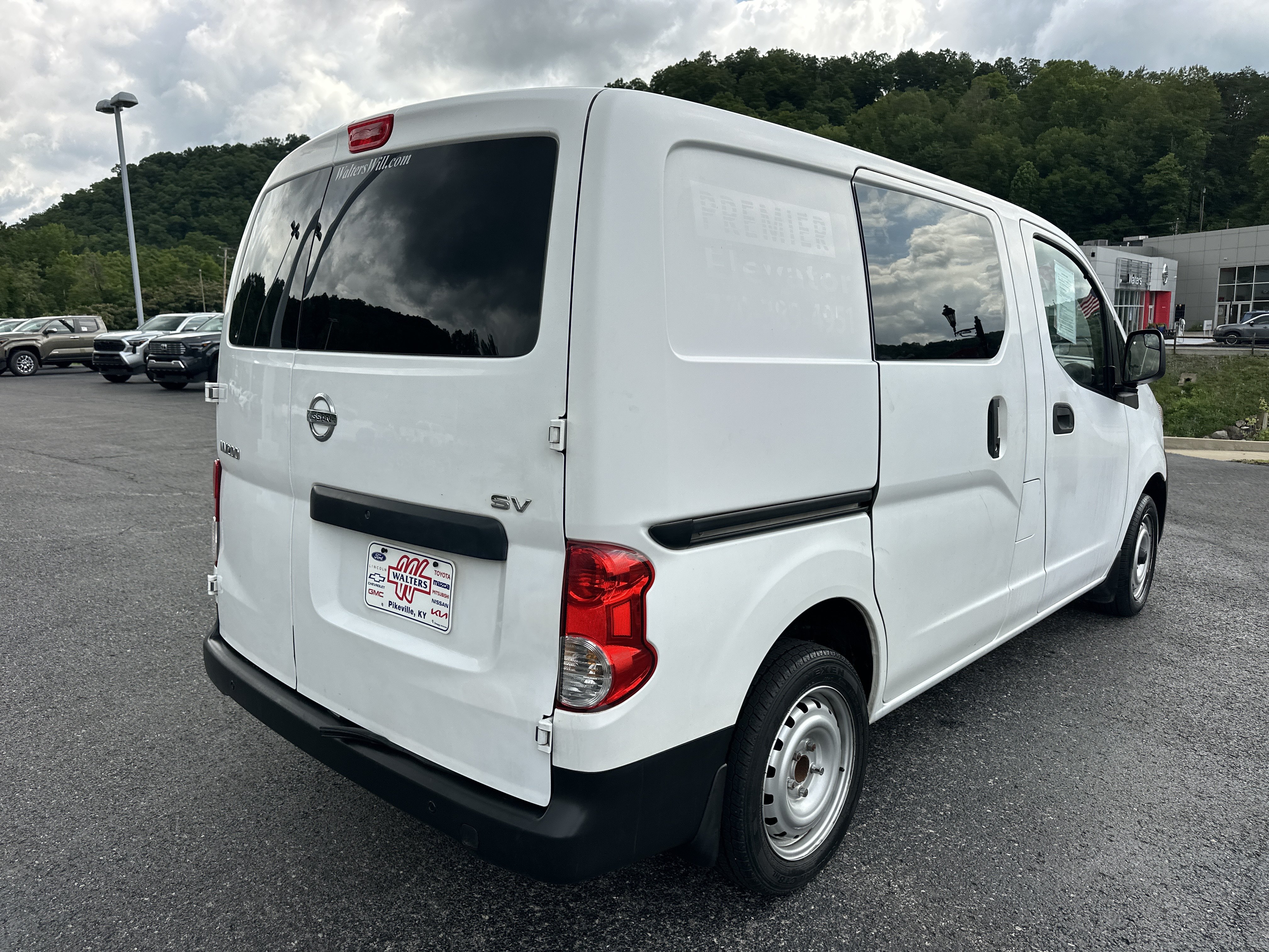 Used 2016 Nissan NV200 SV w/ Technology Package FWD image 2