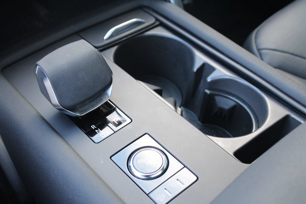 Certified 2025 Land Rover Discovery Dynamic SE AWD/4WD image 32