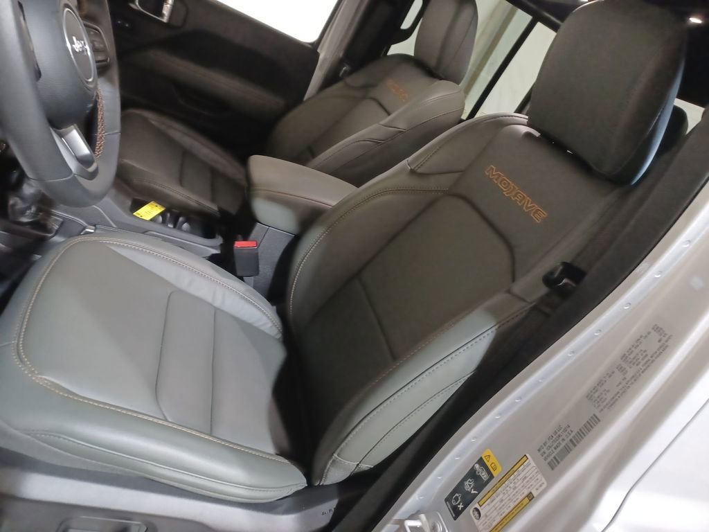 Used 2024 Jeep Gladiator Mojave image 13