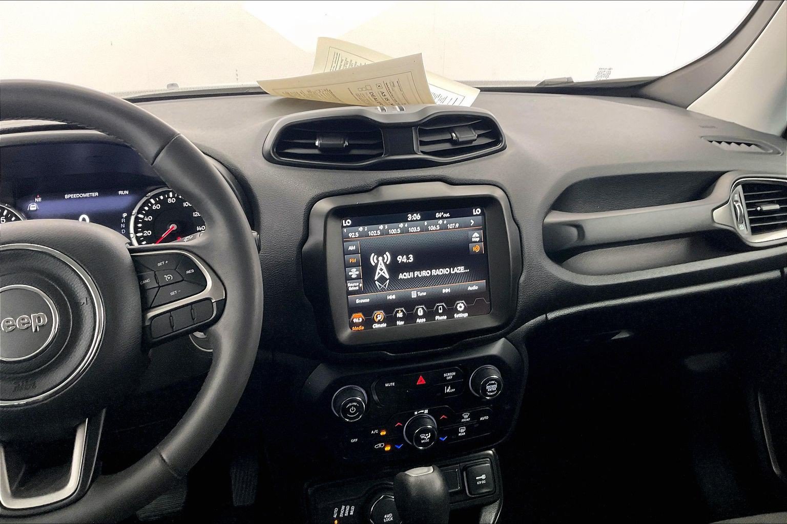 Used 2022 Jeep Renegade Latitude AWD/4WD image 5
