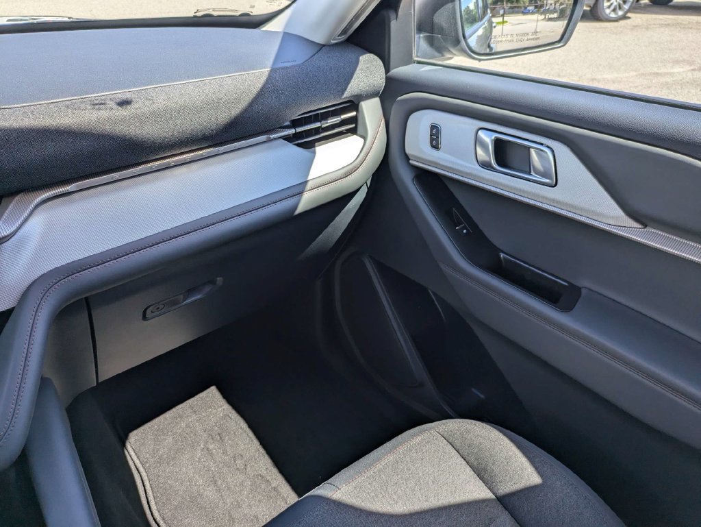 Certified 2026 Ford Explorer Active RWD image 19