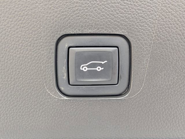 Used 2022 Chevrolet Traverse Premier w/ LPO, Floor Liner Package FWD image 13
