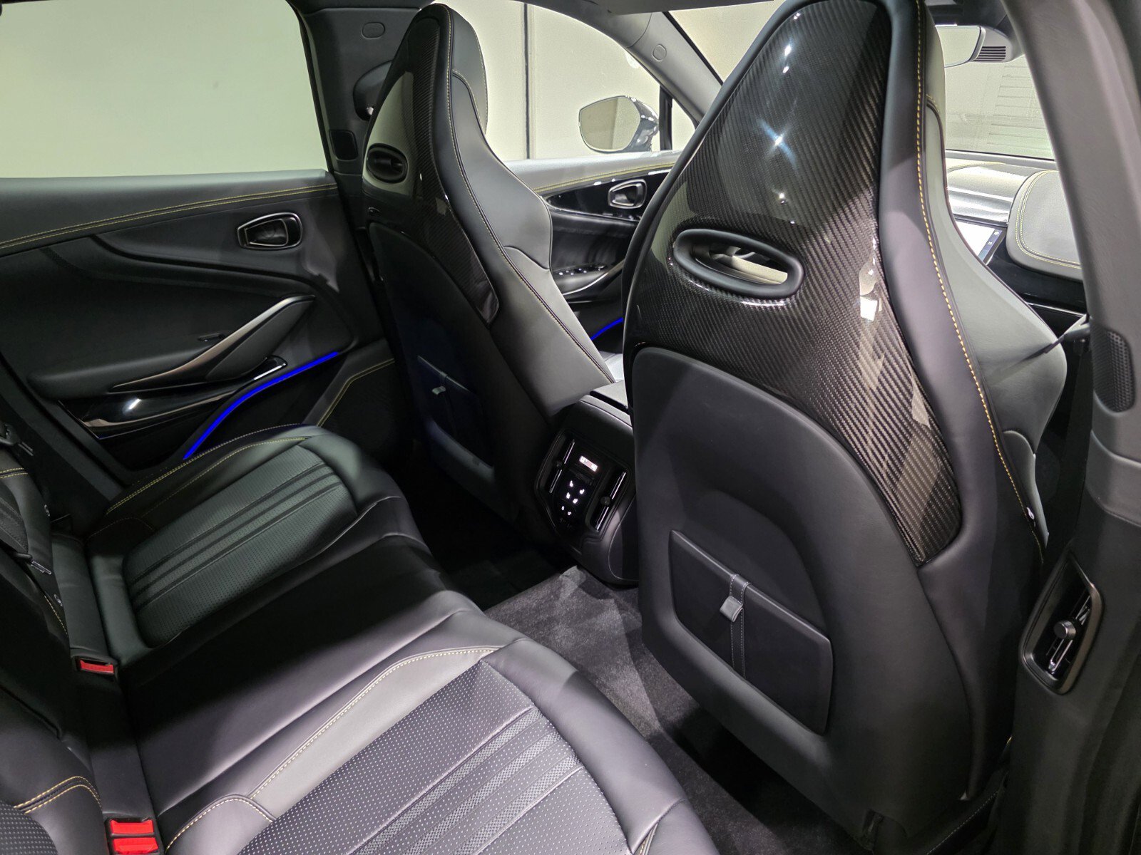 New 2025 Aston Martin DBX 707 image 21