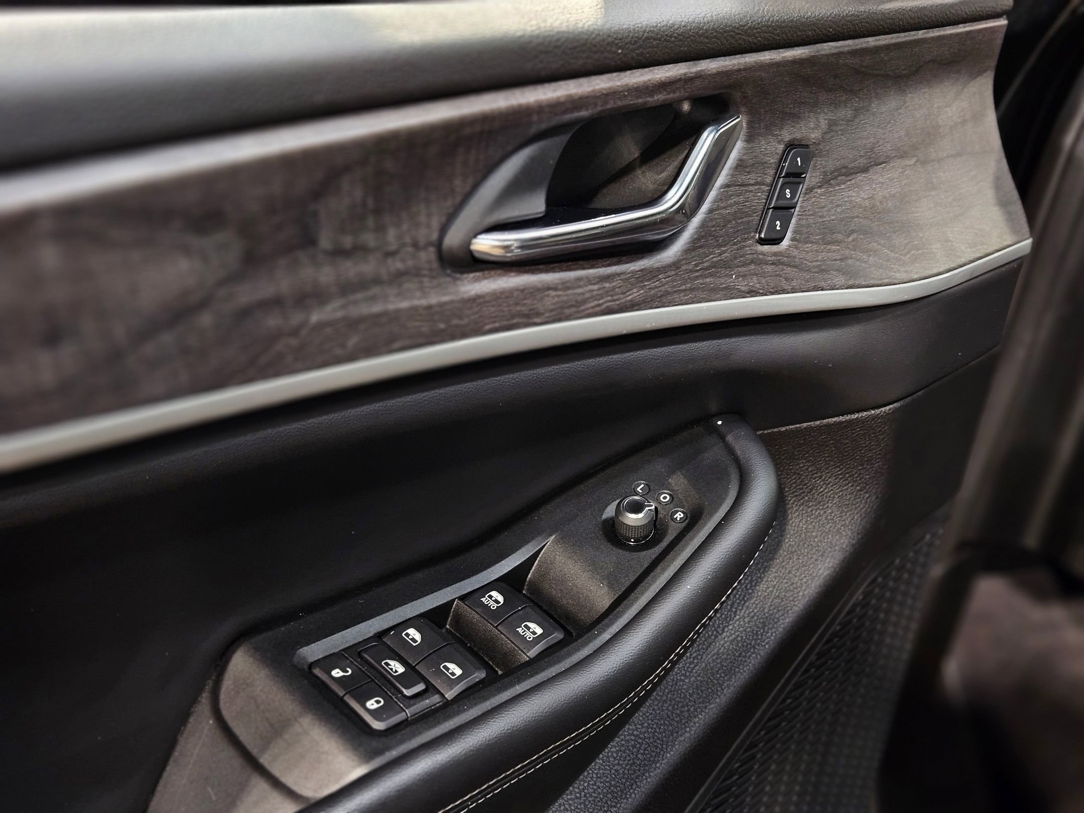 Used 2024 Jeep Grand Cherokee Limited image 21