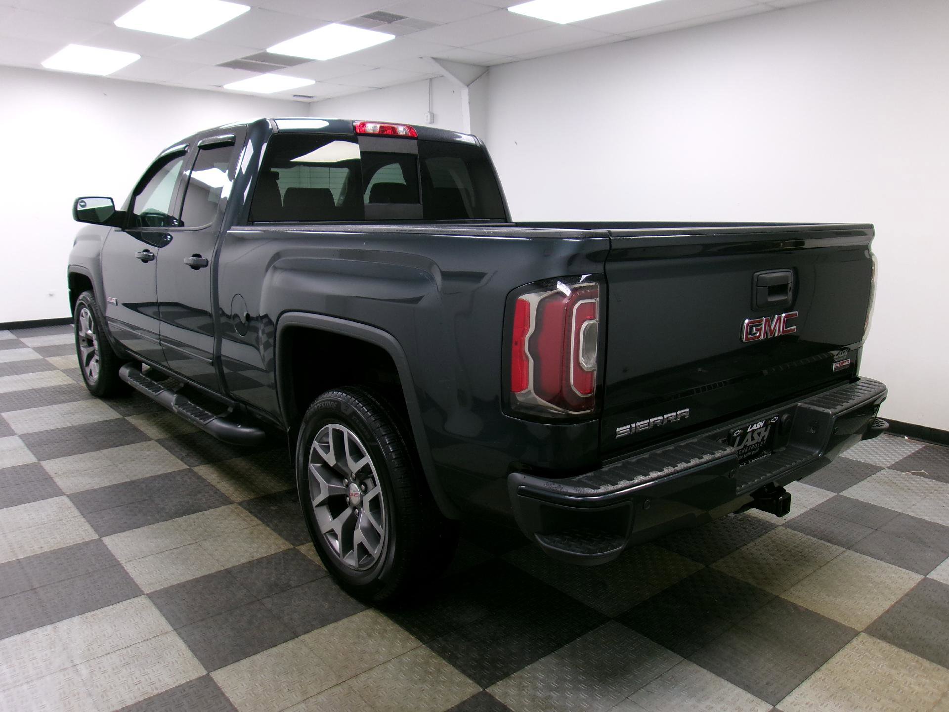 Used 2017 GMC Sierra 1500 SLT AWD/4WD image 2