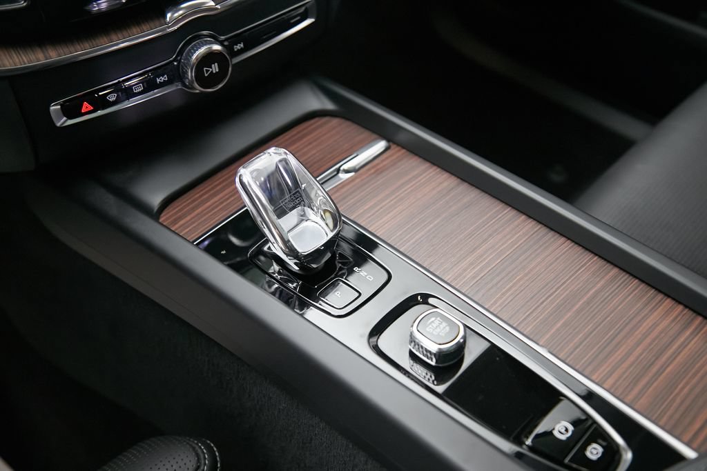 Certified 2023 Volvo XC60 B5 Ultimate AWD/4WD image 16