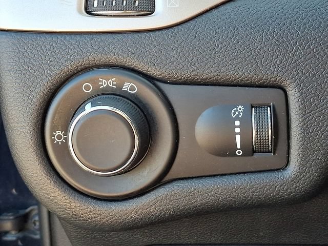 Used 2016 Jeep Cherokee Sport AWD/4WD image 9