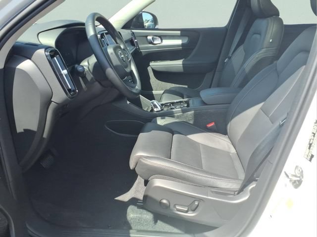 Used 2026 Volvo XC40 B5 Plus AWD/4WD image 16