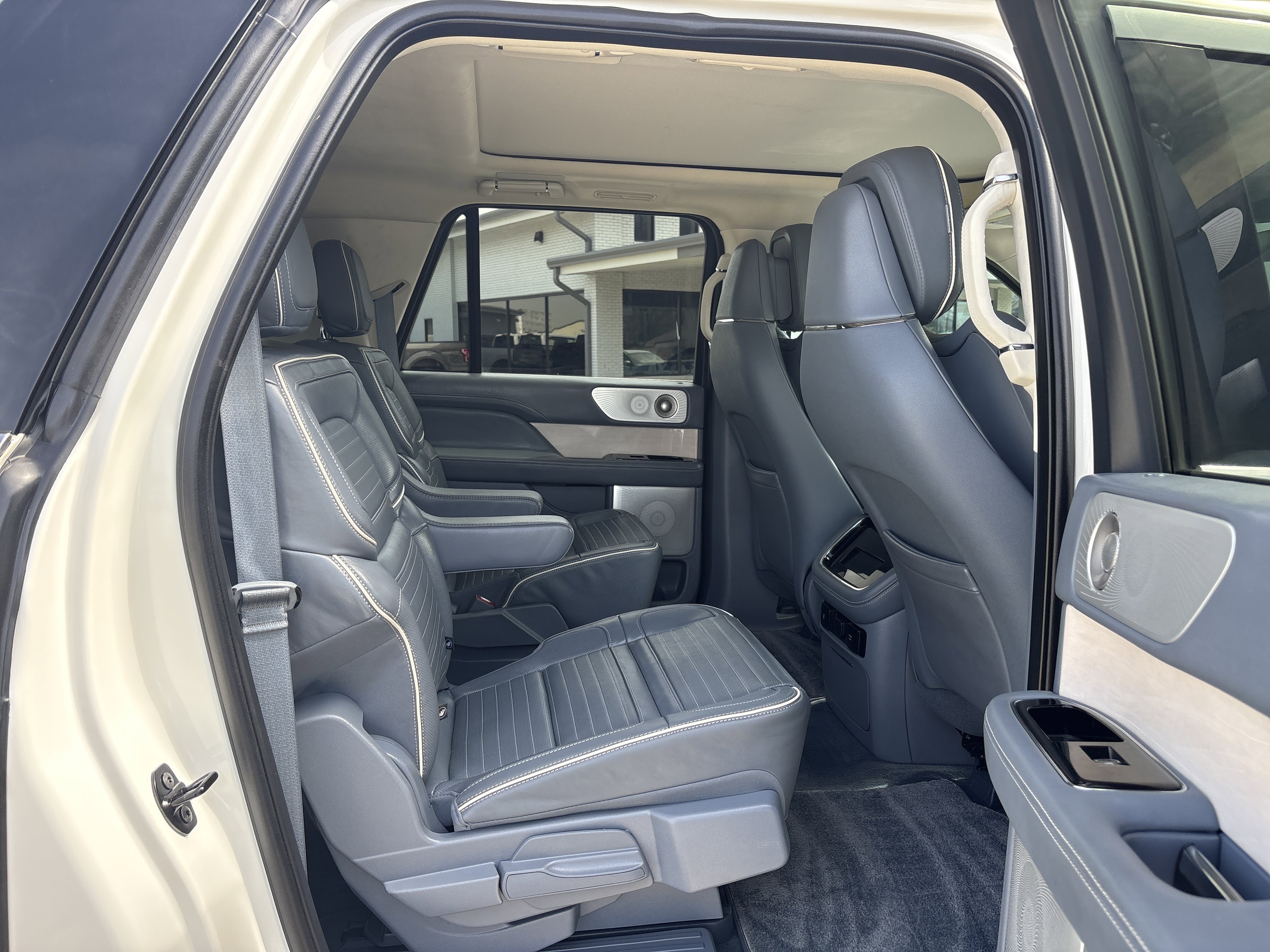 Used 2024 Lincoln Navigator L Black Label AWD/4WD image 8
