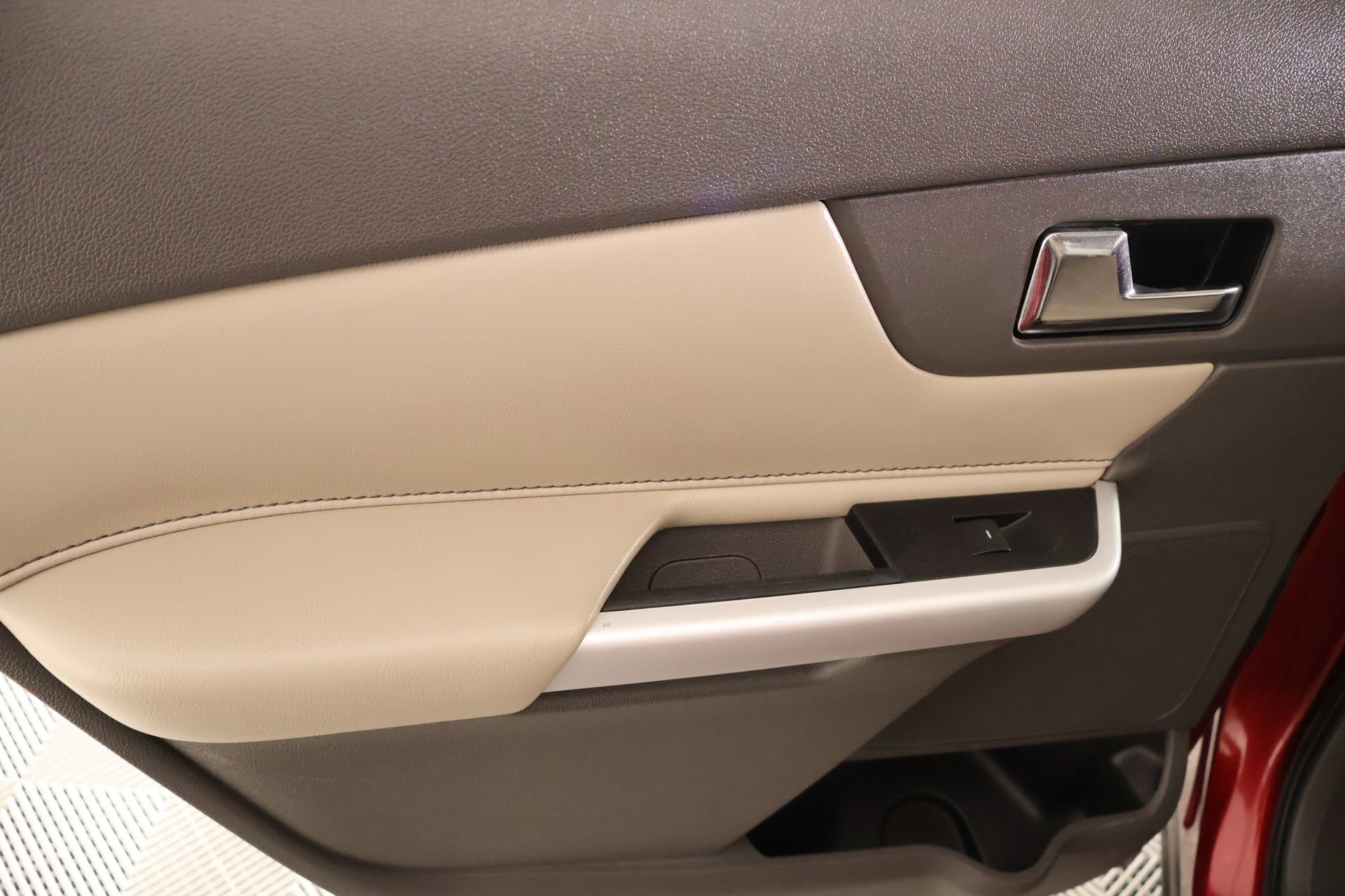 Used 2013 Ford Edge Limited FWD image 18