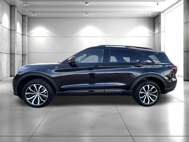 Used 2025 Ford Explorer ST-Line image 4