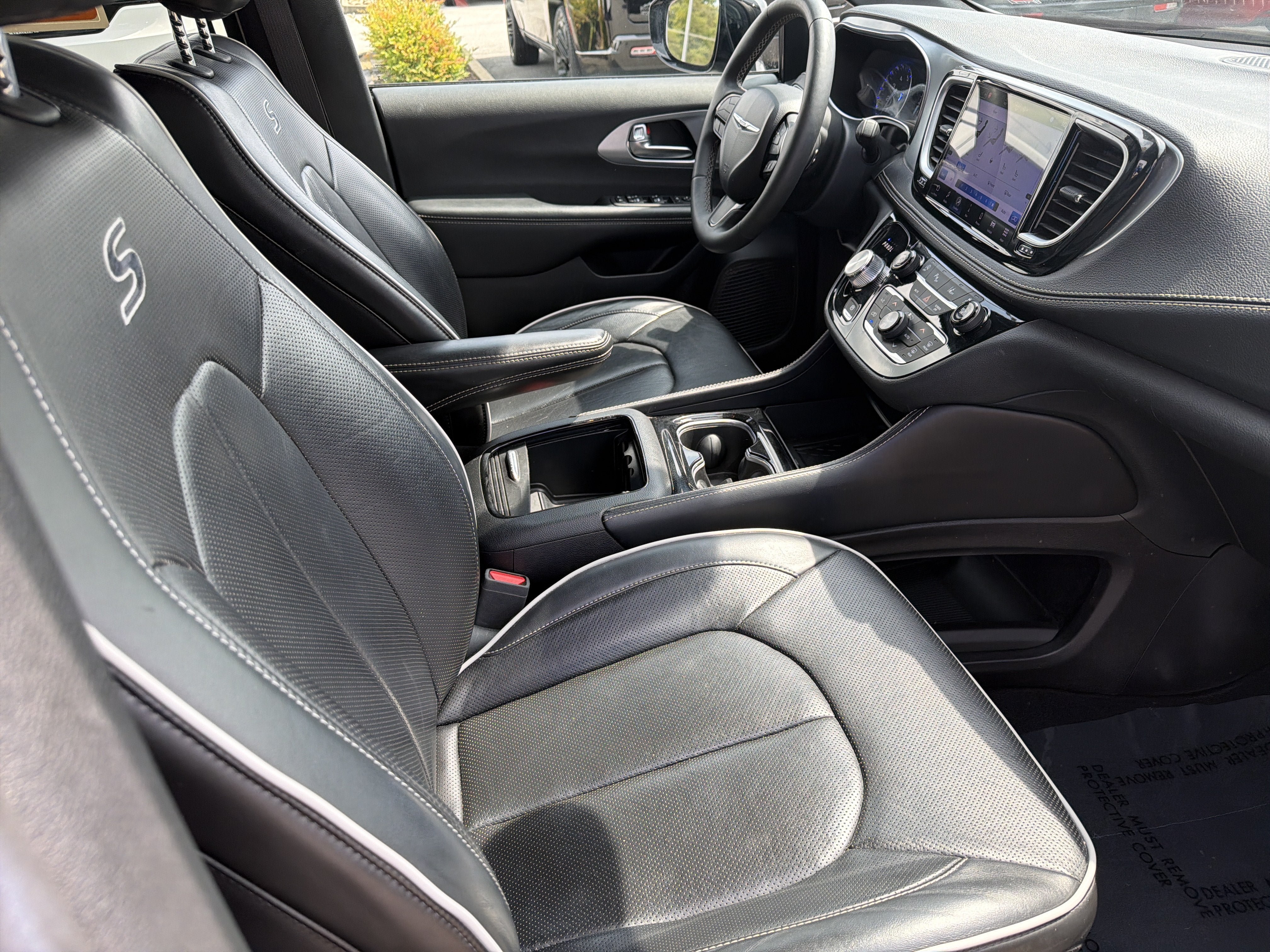 Used 2025 Chrysler Pacifica Limited FWD image 29