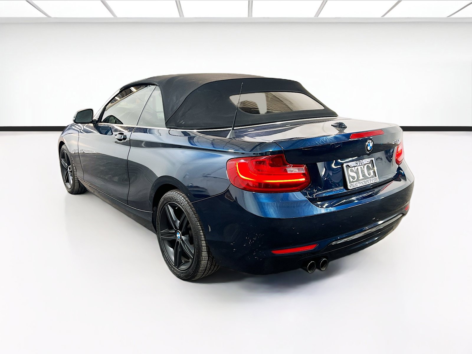 Used 2017 BMW 230i Convertible RWD image 6
