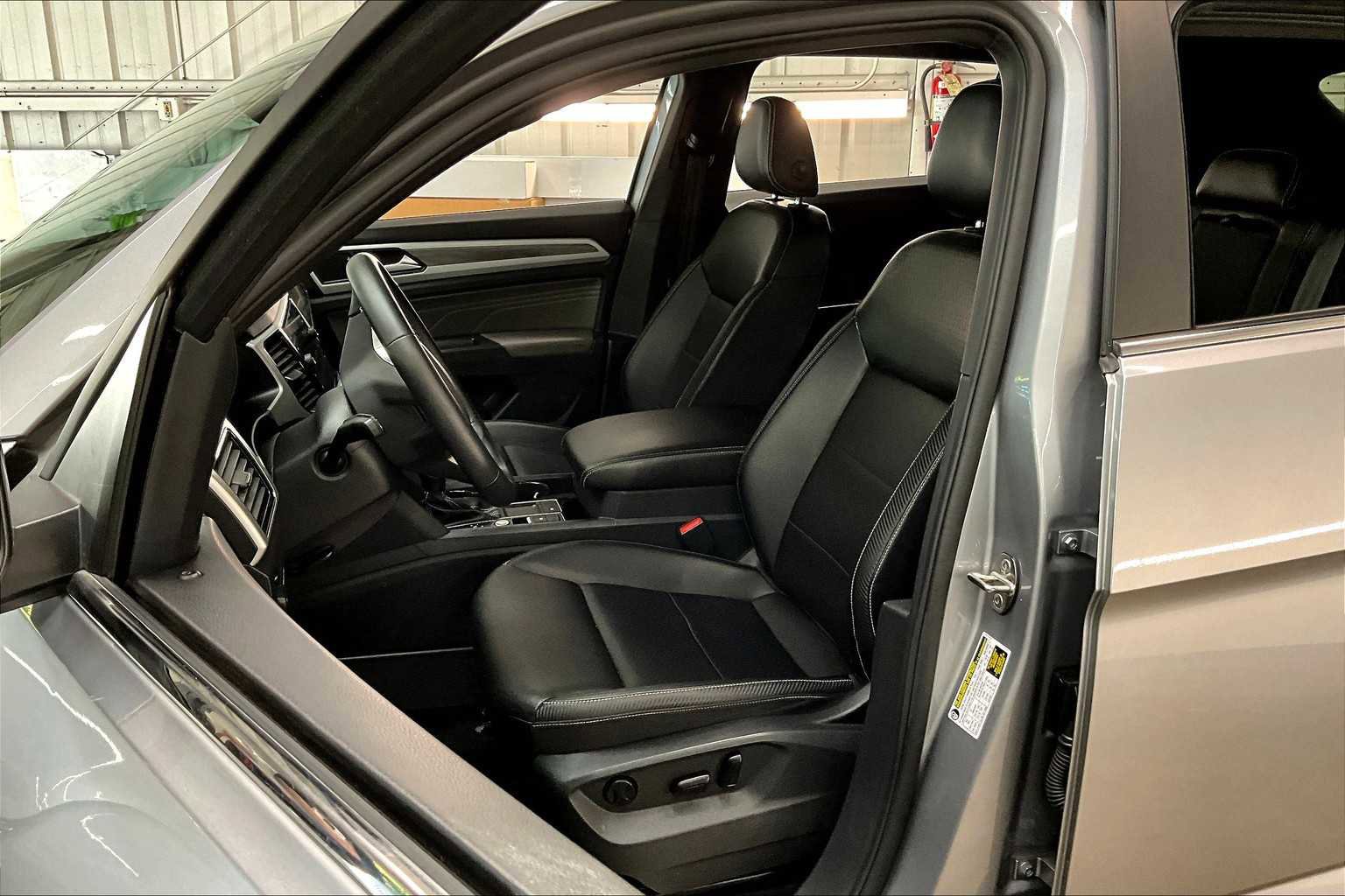 Used 2022 Volkswagen Atlas Cross Sport SE image 27