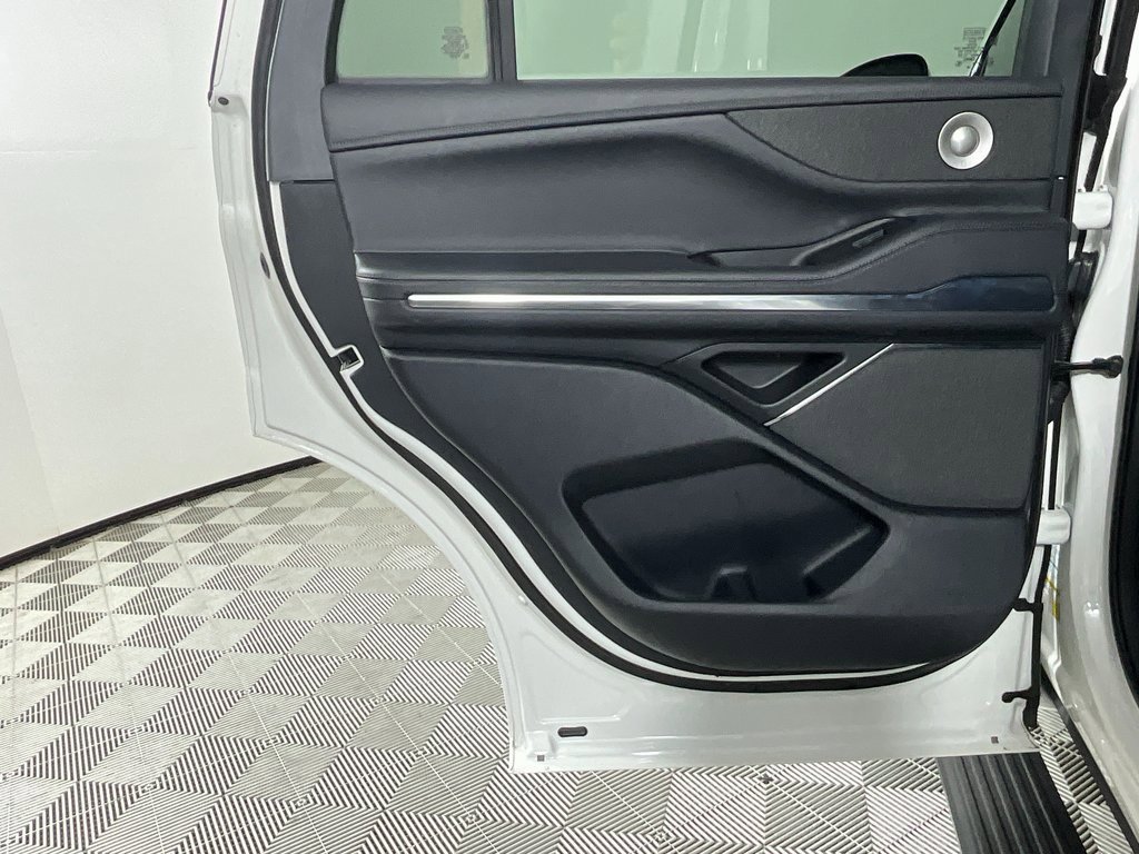 Used 2025 Lincoln Navigator Reserve w/ Jet Appearance Package image 27