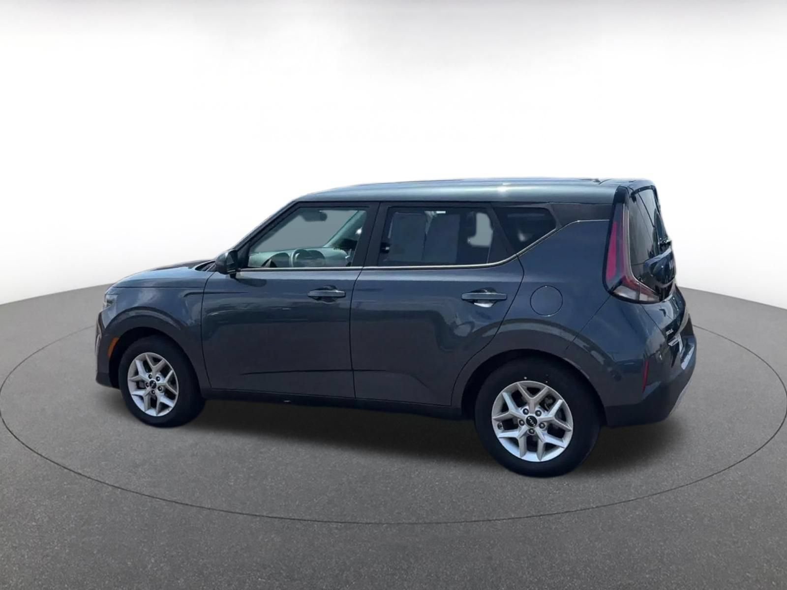 Used 2025 Kia Soul LX w/ LX Technology Package FWD image 8